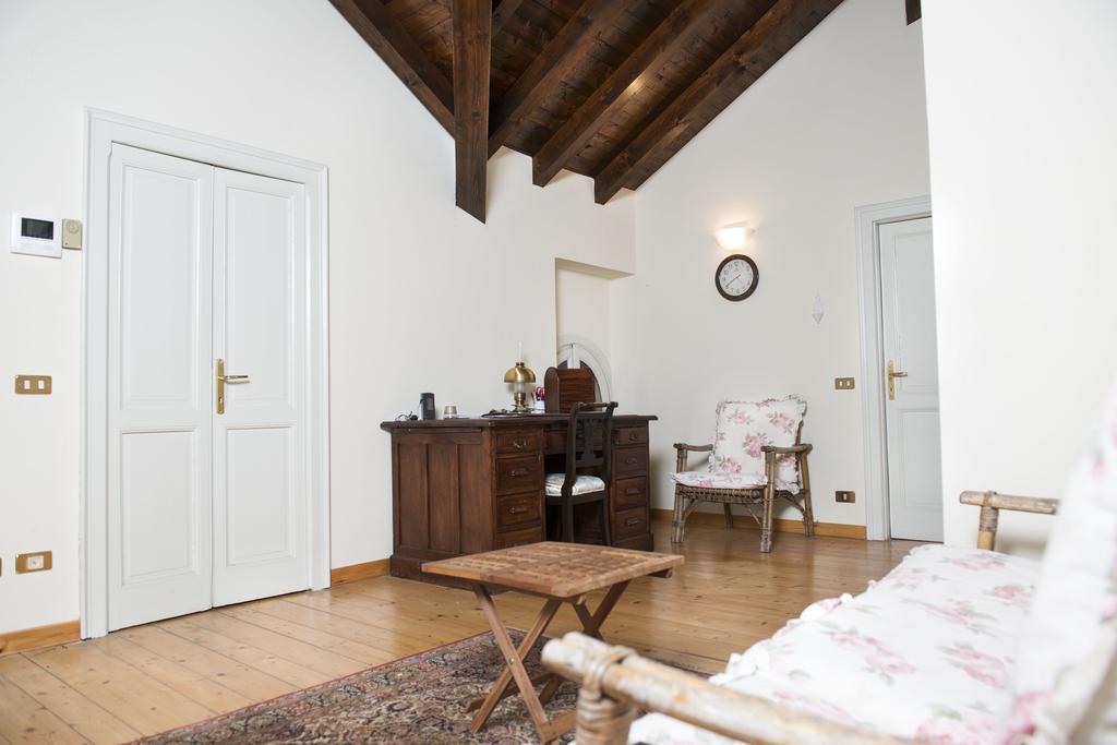 Villa Pinetina B&B Lasnigo Szoba fotó