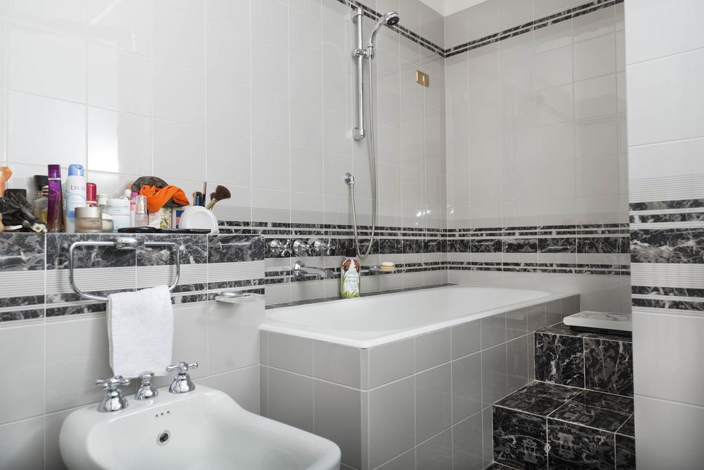 Villa Pinetina B&B Lasnigo Szoba fotó